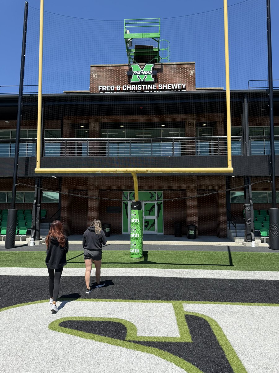 v1ncentwest's tweet photo. Went on a great visit today @HerdFB! Thank you to @sydaspears for showing us around the campus and @JonesMUFB for talking to us about Marshall football.
#WeAreMarshall
@CoachTonyGibson @CoachBradLambo @CoachKJDillon @CoachXDayDay 
#SparkTheFlint🔥 
@CoachP_eterson https://t.co/CD6arPvhld