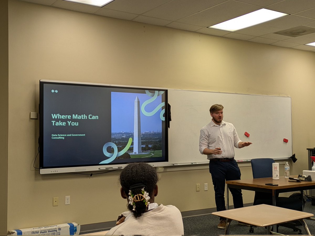 fmumath's tweet photo. Fun hearing about current life and work from 2023 alum Jacob Ballington! https://t.co/DLRyIHOHuZ