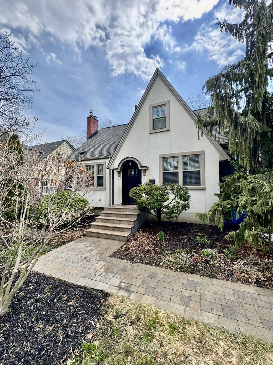 AmberwoodDoors's tweet image. Gorgeous #custommade *SOLID* #mahogany @AmberwoodDoors Round Top #door with Black stain; High Performance glass; &amp;amp; @emtek_products lockset! 
#doors #doorsofdistinction 
#madeincanada 🇨🇦

Contact amberwooddoors.com today!
416-213-8007 or 1-800-861-3591
🇨🇦 &amp;amp; 🇺🇸 Shipping