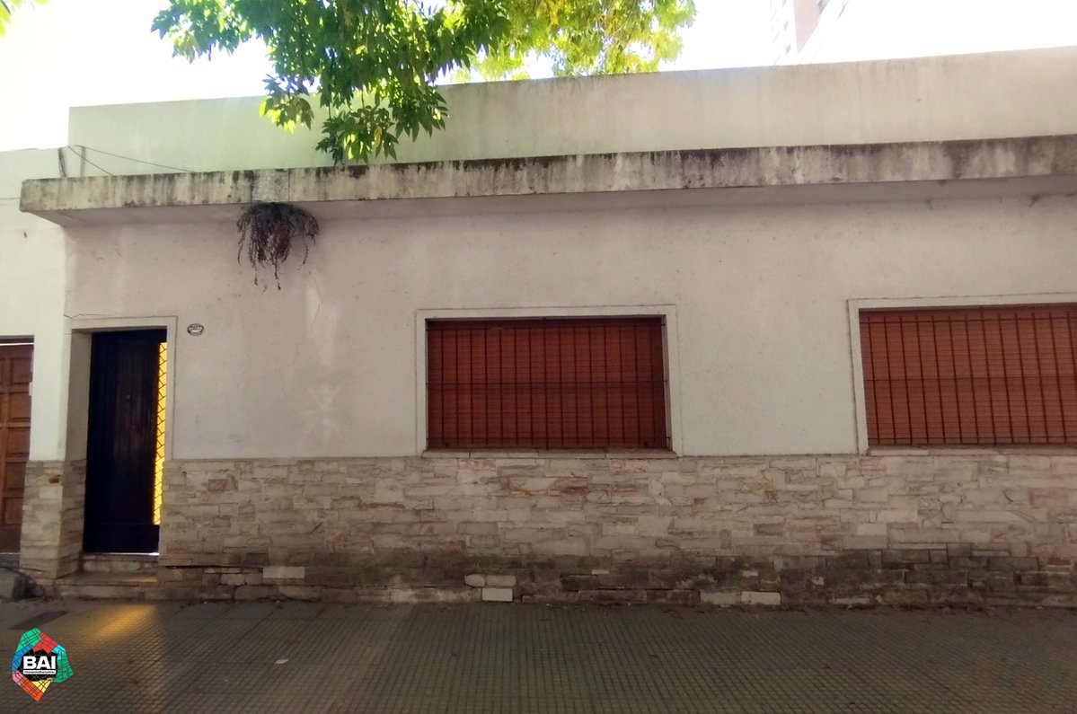 Al 2800 de la calle Arribeños, en el barrio de Núñez, se encuentra la casa natal del "Flaco" Spinetta.

Ninguna placa lo recuerda

#Spinetta #BuenosAires #bainesperada