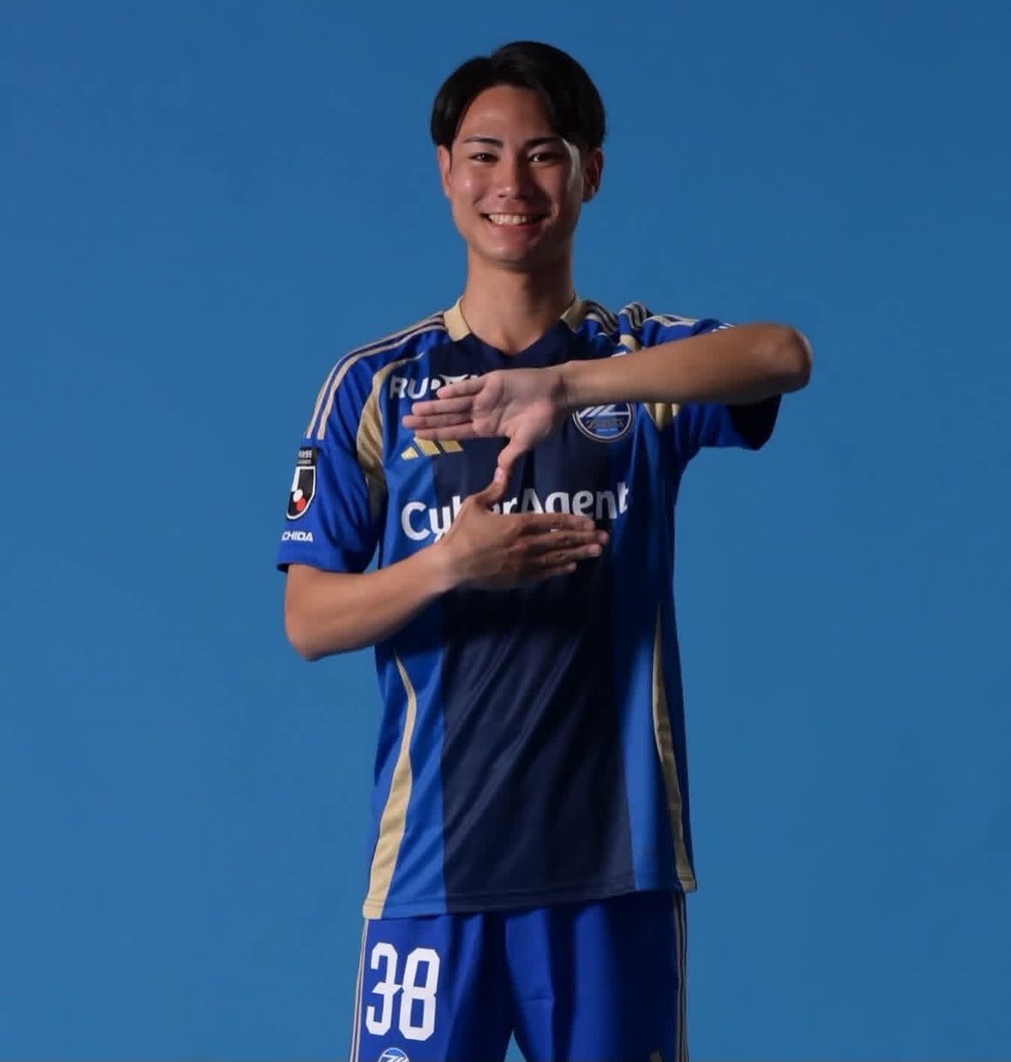 Al9135Alma's tweet photo. Grêmio contratou o meia japonês Tenshiro Takasaki, de 20 anos, para a equipe sub-20, por empréstimo.

“Ten”, o atleta atuava profissionalmente no Machida Zelvia, da primeira divisão do Japão, mesmo clube que Erick Noriega teve passagem no início da sua carreira.

🗞 GE https://t.co/sn2Zj6tWd0