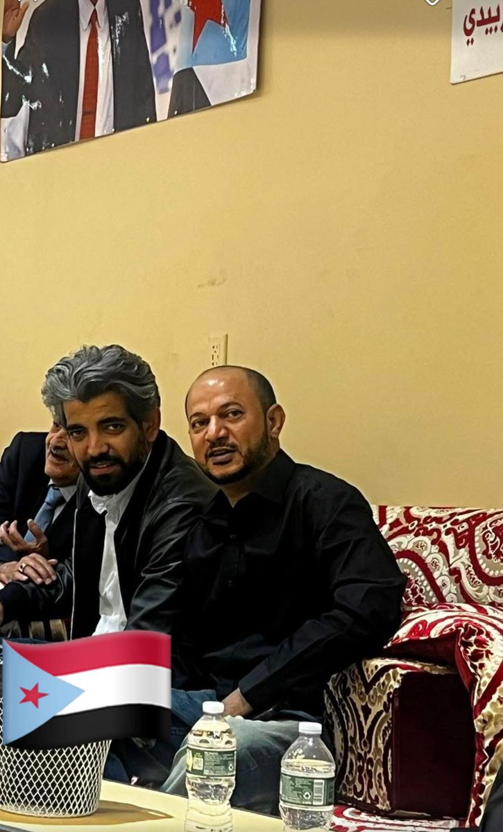 يا عمر وصل بالملف للكنجرس   @و انشر جرائم من وثق به عيدروس
وقل لهم ان السعودي قد غرس @ خنجر بظهر الأخ واختار  المجوس.

الأستاذ رفيق اسعد العريمي
#عيدروس_الزُبيدي