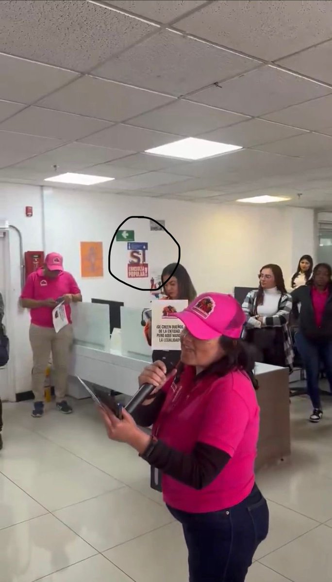 PalomaValenciaL's tweet photo. ¿En MinIgualdad promueven abiertamente poner preso a Uribe y la Consulta Popular de Petro?

Con razón no les queda tiempo para trabajar.

Tienen 4.684 personas entre funcionarios, contratistas y trabajadores en misión y la ejecución del Ministerio apenas llegó al 23.5% en 2025.

La ejecución del Fondo paralelo apenas llega al 48.7% para todo el período 2024-2026 y hay programas con 0%. 

El Ministerio del derroche, la ineficiencia y el activismo político que gracias a mi demanda dejará de existir. 

Le ahorraremos a los colombianos más de $1 billón anual para destinar a inversión social.