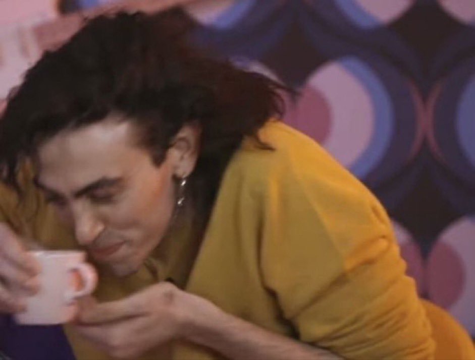 "Giulio hai tagliato le verdure a julienne?"

"Chi è Julienne?"😭

MI PISCIO ADDOSSO ✈️ #ICesaroni