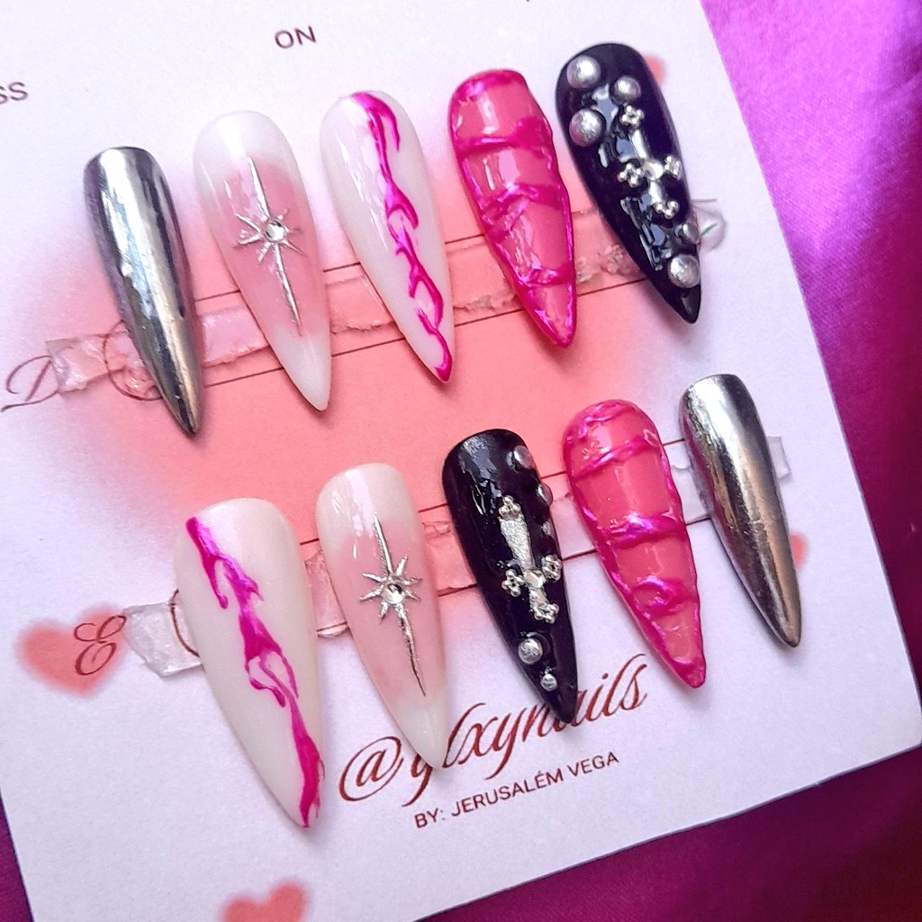 glxynails's tweet photo. De coração? Esse set vai é ficar pra mim mas ele entrou OFICIALMENTE pro catálogo da #glxynails ~

Gente garante o seu logo, esse set tá LINDÍSSIMO! 

estou sem palavras pra descrever o quão lindo ficou, sério.✨️💕

#pressonnails #presson #nails #unhas #setdeunhas #nailart https://t.co/aUBF8D9wY1
