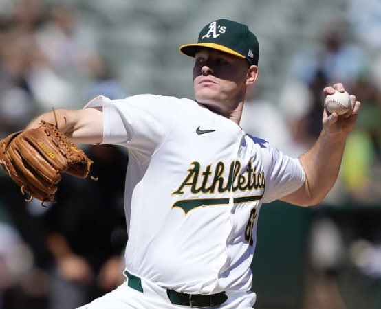 beisbolporgotas's tweet image. Brady 🟩 Basso dejó una grata impresión con los #Athletics en 2025, al hilvanar efectividad de 2.31 en 11 juegos. Con los #Aviators (AAA) sumaba 8K en 6.2 IP para el momento de su ascenso hoy a la Gran Carpa. ⚾️🏟️⚾️. #AcciónXGotas.  Foto: A’s.