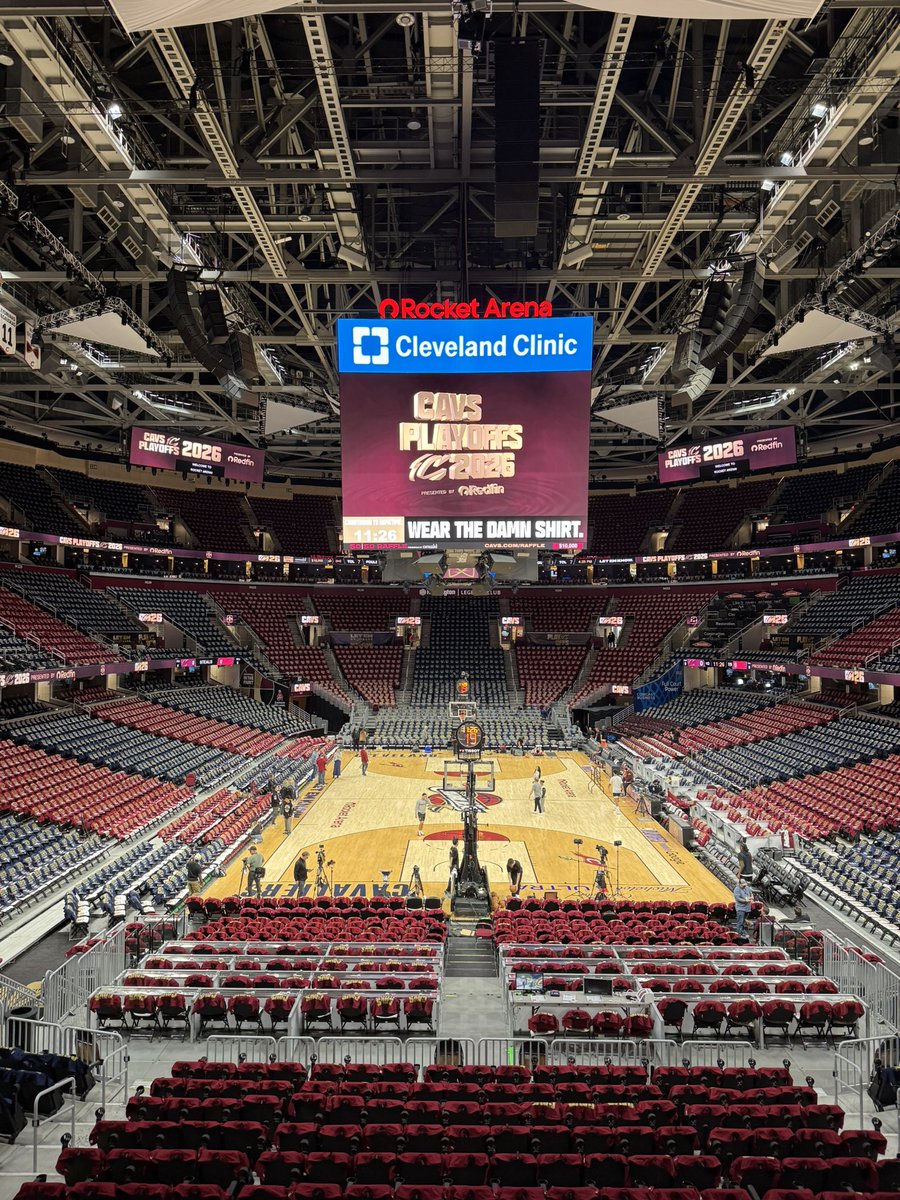 RuiterWrongFAN's tweet image. Red and blue t-shirts tonight for Game 2 #Raptors #Cavs #NBAplayoffs