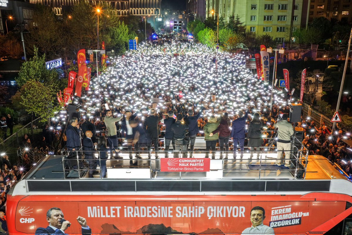 samicanokakin's tweet photo. 📍Ataşehir

Adaleti savunacağız,
Demokrasiyi savunacağız,
Halkın iradesini savunacağız,
İrademizi savunacağız,
Hakkı ve hakikati savunacağız,
Cumhuriyeti ve Cumhuriyet Halk Partisi'ni savunacağız!

@onursaladiguzel https://t.co/kS95q0t0sK