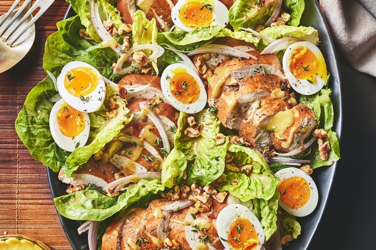 russellmanthy's tweet image. This tea-poached chicken salad makes a flavorful spring meal ow.ly/2AtI50YMmwn @foodandwine #cooking #recipes