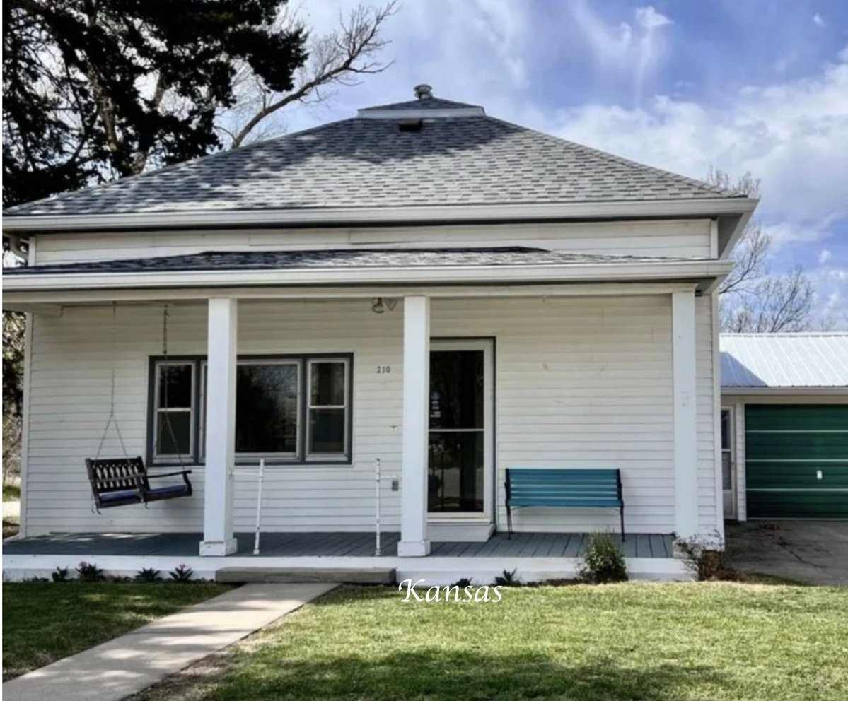 oldhouses100k's tweet image. $49K. Built in 1900, this #Kansas #turnkey #home features a two car garage and clean and cozy interior. oldhousesunder50k.com/c-1900-kansas-…