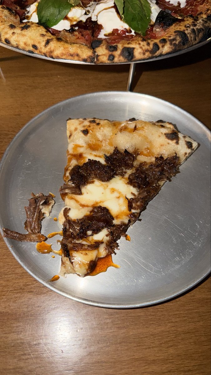 اذا مب افضل بيتزا بالرياض انا ما افهم 
SHORT RIBS Blu pizzeria