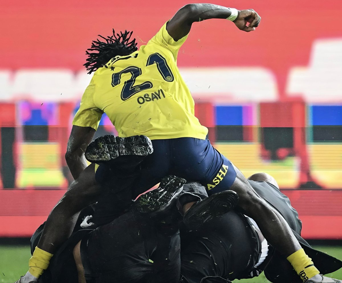 𝐑𝐎𝐁𝐈̇𝐍 tweet media