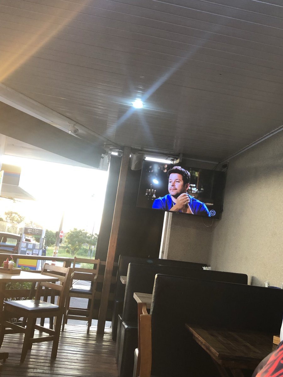 Chegamos na convencia pra beber e tá passando Avenida Brasil, vencemos