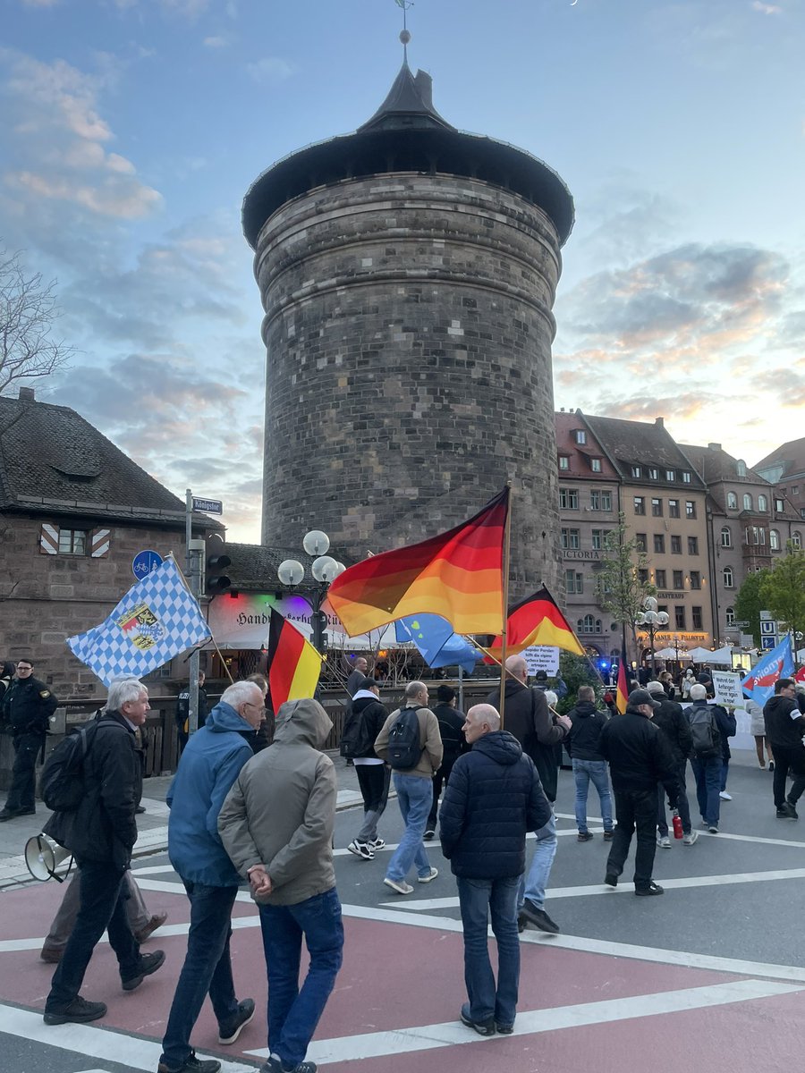 pegnitzkosak's tweet image. Montags-#Demo Team #Menschenrechte #Nuernberg @TeMeNue2021 20.04.2026 vom #Jakobsplatz aus. Mit Zwischenkundgebung am Opernhaus gegen die Lesung von Angela Merkel vor Ort.