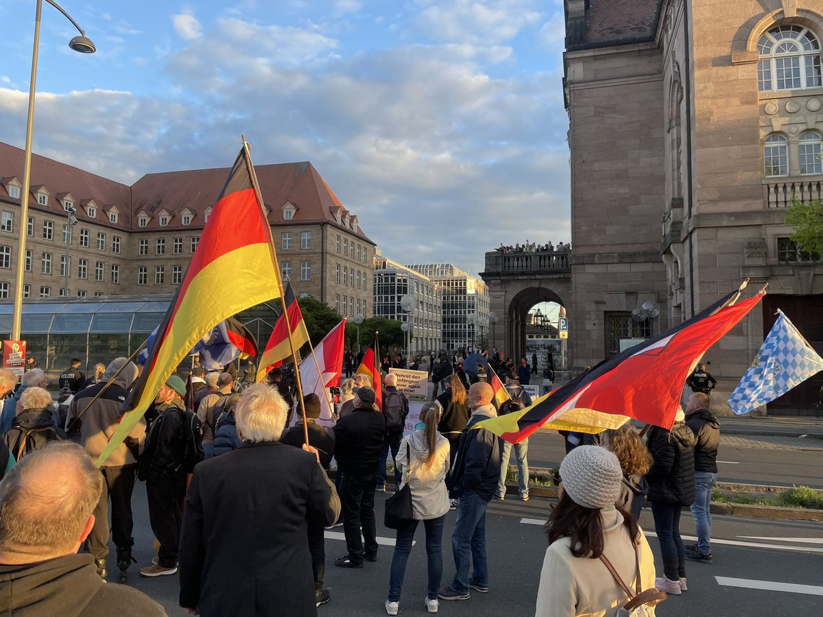 pegnitzkosak's tweet image. Montags-#Demo Team #Menschenrechte #Nuernberg @TeMeNue2021 20.04.2026 vom #Jakobsplatz aus. Mit Zwischenkundgebung am Opernhaus gegen die Lesung von Angela Merkel vor Ort.
