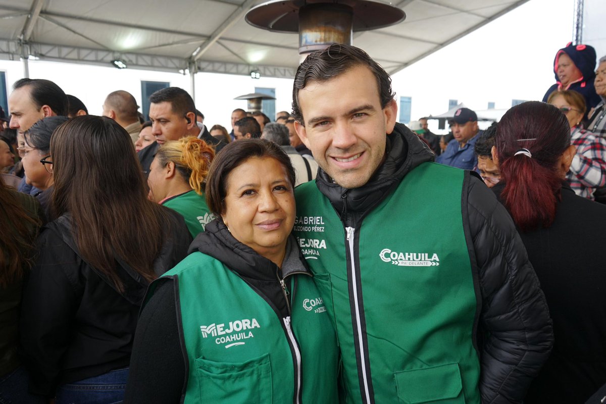gelizondo54's tweet photo. ¡Compromiso cumplido! 💪🏻
Acompañamos a nuestro Gobernador @manolojim y al Alcalde @javierdiazglz, a dar el banderazo de arranque de la construcción del paso a desnivel Misión Cerritos. (1/2) https://t.co/0BMLul84Or