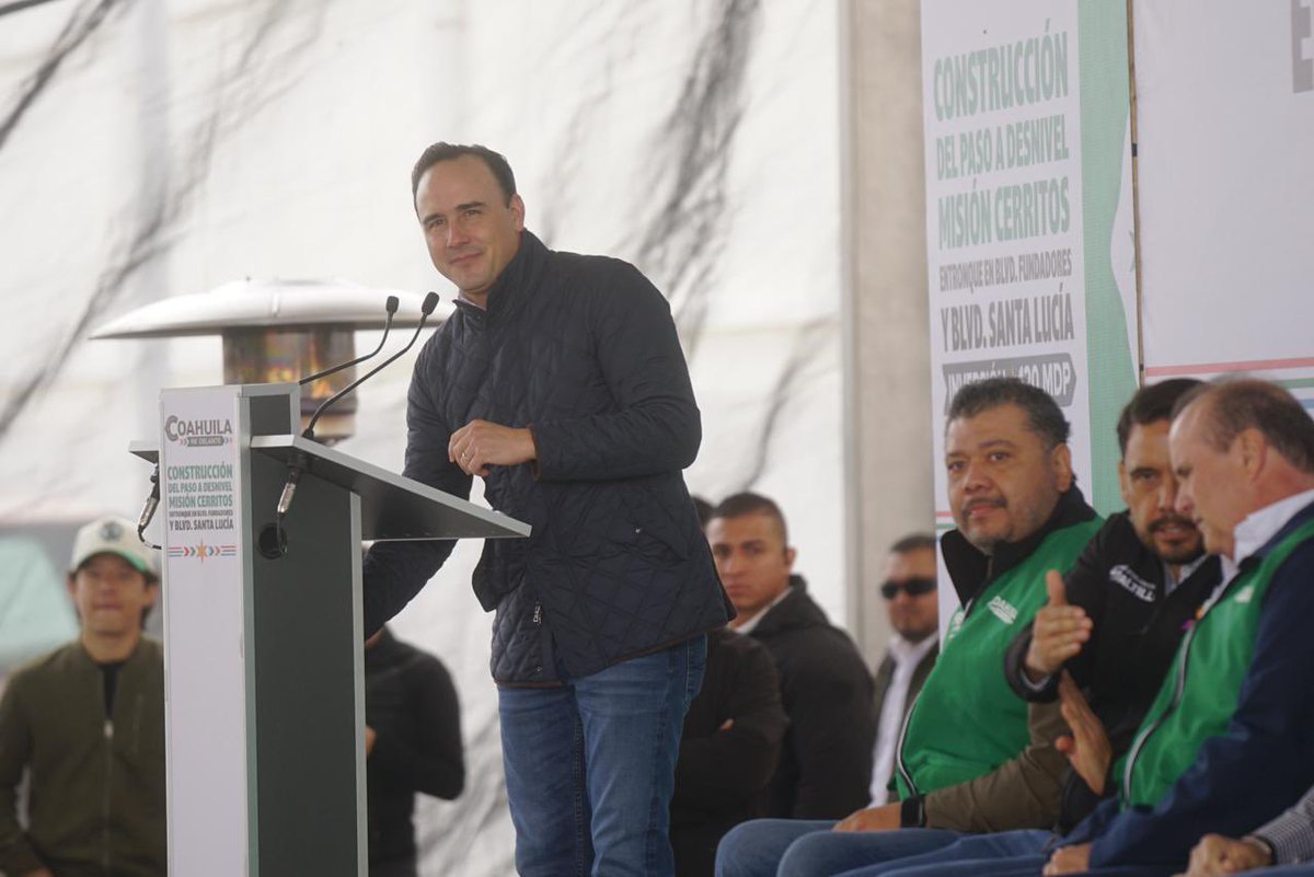gelizondo54's tweet photo. ¡Compromiso cumplido! 💪🏻
Acompañamos a nuestro Gobernador @manolojim y al Alcalde @javierdiazglz, a dar el banderazo de arranque de la construcción del paso a desnivel Misión Cerritos. (1/2) https://t.co/0BMLul84Or
