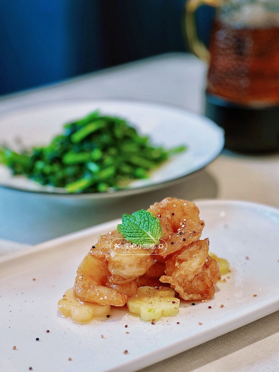 mika211268's tweet image. 300-calorie Lunch Alert! Grilled chicken + quinoa + roasted veggies (zucchini, bell pepper) + a dash of olive oil. Protein to keep you full, fiber to fuel—perfect for your midday lean fuel!  #FatLossMeals #CleanEating #LunchInspo