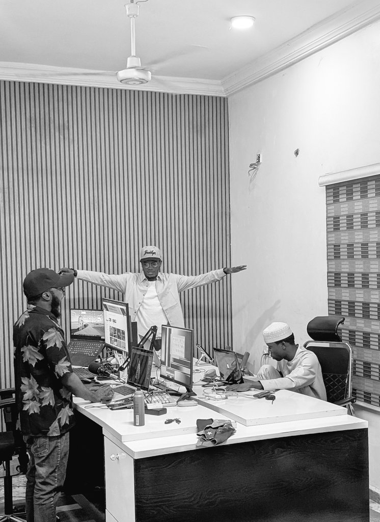 themnaseer's tweet photo. Sometimes motivation often comes from noticing how far you’ve come. Snaps from the studio @tmn_studios https://t.co/V8XUiS7Lvd