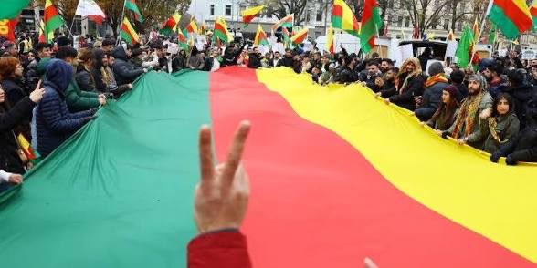 Çaresiz ve suskun bir golgotha yolcusu tweet media