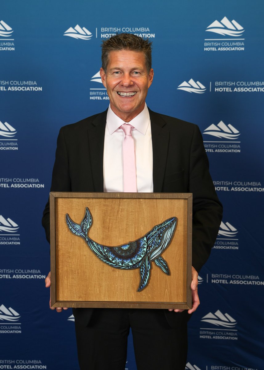 PembValleyLodge's tweet photo. Congratulations to our Managing Director, David MacKenzie, on being named Hotelier of the Year by @bchotelassoc at the BCHA Summit! 🏆

This award recognizes leadership, service, and commitment to the future of hospitality in British Columbia. https://t.co/CBlaDfWtcD