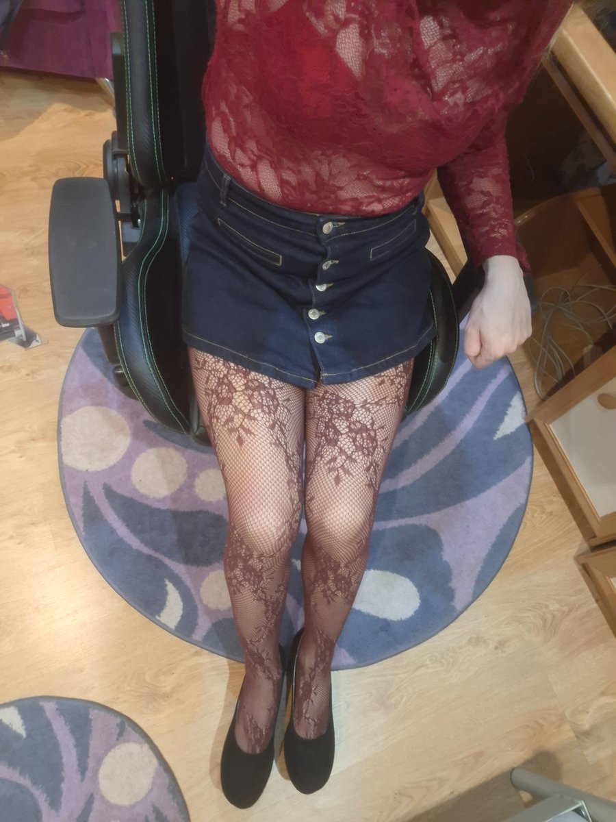 PolishBeaut's tweet photo. Pod kabaretkami mam rajstopy odcień natural. https://t.co/RZHMrMbq1Y