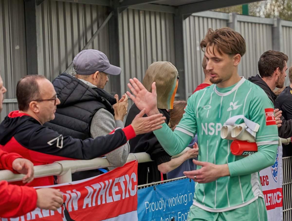 CarshaltonA_FC's tweet image. "Super Hubert Graczyk in Goal!" 🎶

A big performance from the Robins number 1, saving a 2nd half penalty and keeping a clean sheet in Saturday's 0 - 0 draw at Aveley! 👏🏻

Well done, Hubert 💪🏻

#CarshaltonAthletic | #cafc | #TheRobins