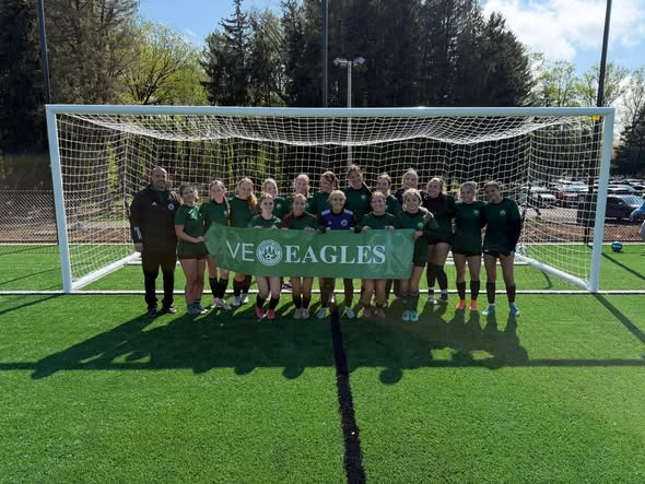 VEClub's tweet photo. The 2009 Girls VE Eagles had the honor of playing the first match today against #1 ranked North Union United on our Club's brand-new state of the art turf field. The Eagles pulled off a great 2-1 win and managed to also obtain the field's first red card. Great work girls! 
🌲🌲🌲 https://t.co/PZtfZhbtXZ