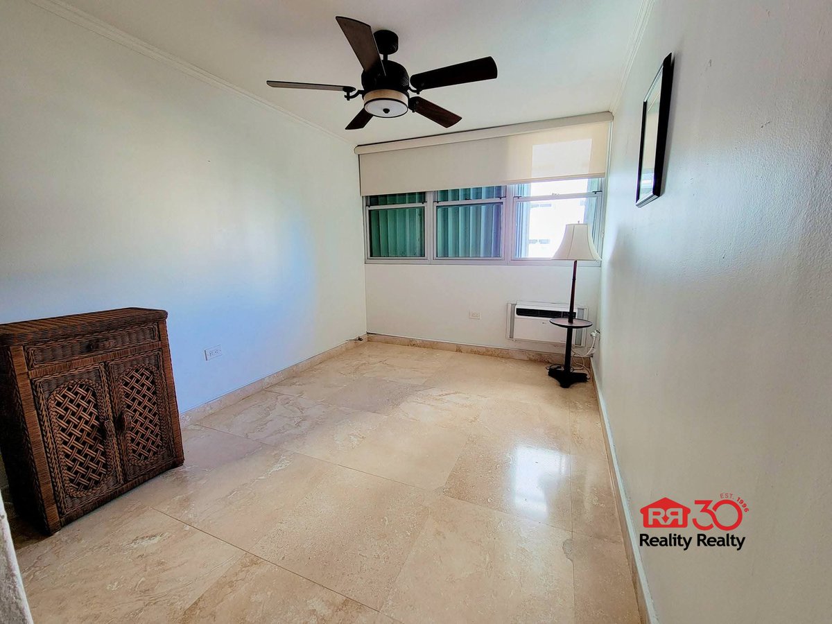 RealityRealtyP's tweet image. Vive el estilo de vida de #Condado en este elegante apartamento de 1,353 pies², listo para mudarte.

-2 hab | 2 bath
-Sala, comedor y flex room
-Balcón con vista
-1 estacionamiento 

$590,000

Jennylisse Meléndez | Lic. C-23604
787-220-1415 |  787-745-8777

#ApartamentoEnVenta