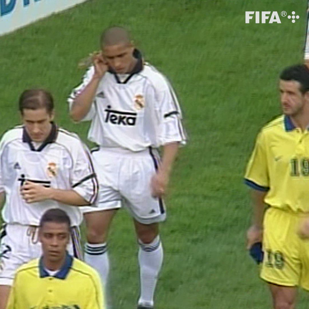 яєℓαx tweet media