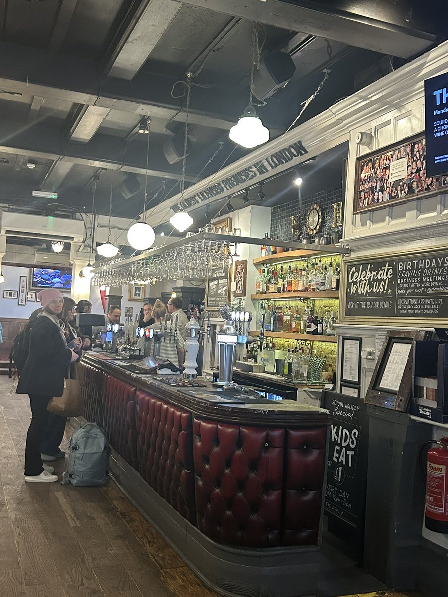 PubsSaving's tweet image. Enjoyed my visit to The White Hart #pub #coventggarden Sister pub to other great pubs in Covent Garden, The George, The Marquis &amp;amp; Sun Tavern. Support independent pubs! Great happy hour deals. @TimothyTaylors Landlord on cask ❤️🍺 #caskale