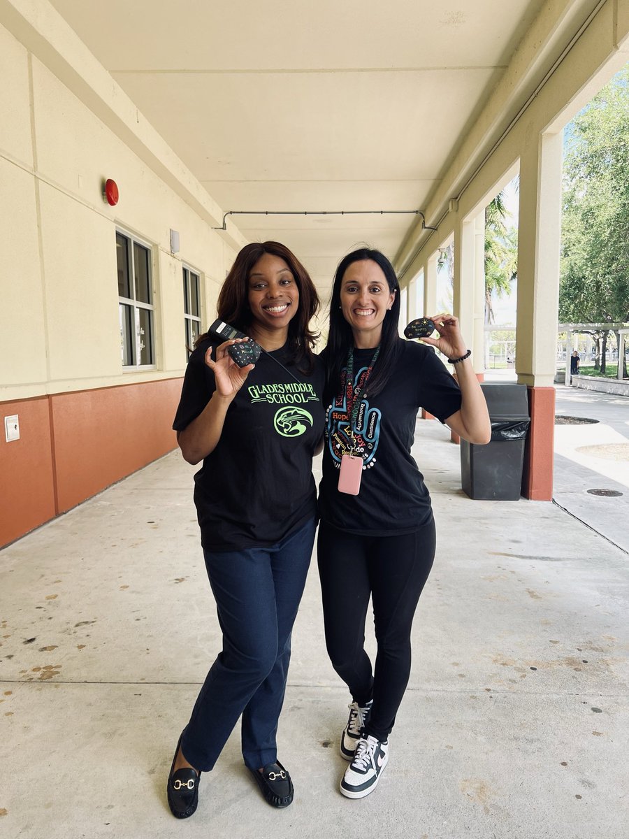 GMSPeerCounsel's tweet image. Today the Peer Counselors worked hard creating their "Pebbles of Positivity!" These inspirational peace rocks will be gifted to a loved one! 🩵🪨🌸 #KindnessMatters #BeTheChange #CreateYourCulture @Glades_MS