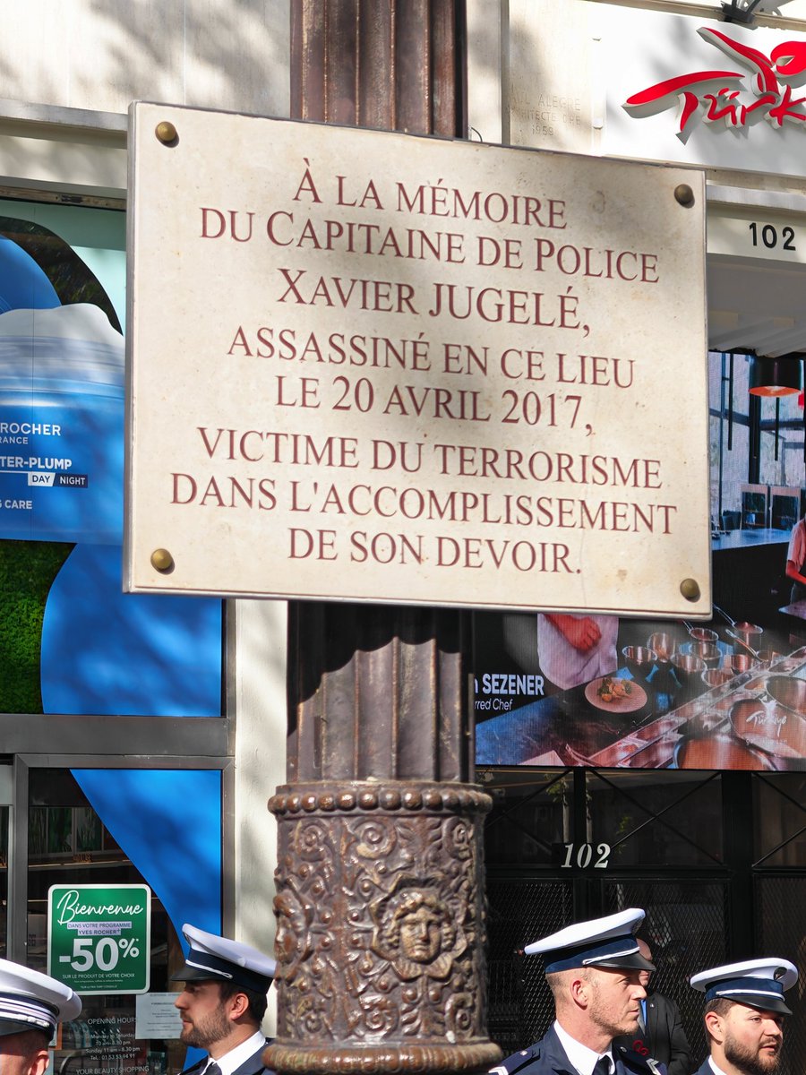 AxelRonde's tweet image. J’ai rendu hommage à notre collègue Xavier Jugelé, victime du terrorisme en mission de police en 2017, cet après-midi sur les Champs-Élysées, à Paris.
Ni oubli ni pardon !
#Syndicat #CFTC #Police #FDO