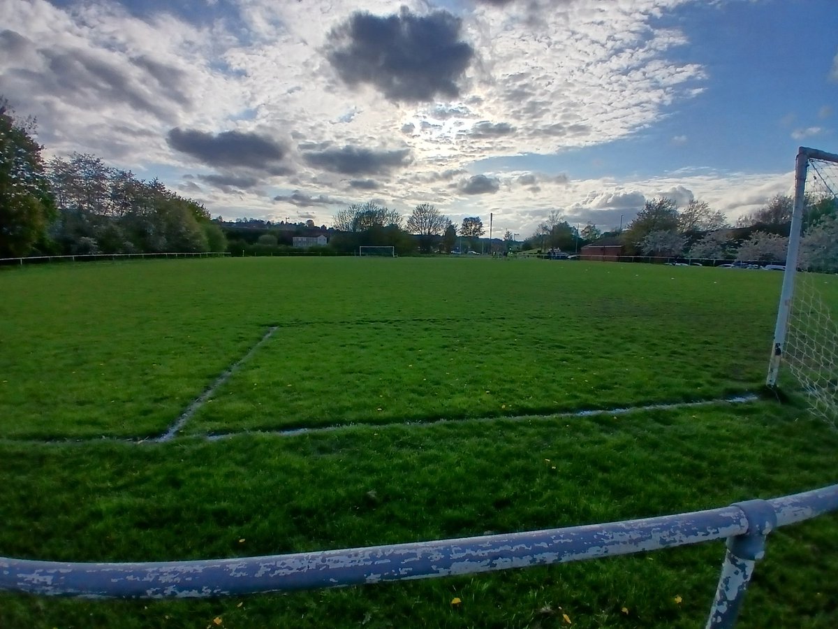 KennyHa05511109's tweet image. Another enjoyable game in the Yorkshire Amateur League, Premier Division, which saw @_SouthLeedsFC come back from 2-0 down to draw 2-2 with @ShelleyCommFC. 

Both sides had a player sent off, in what was a competitive but fair game.

#nonleaguefootball
#groundhopping
#nonleague