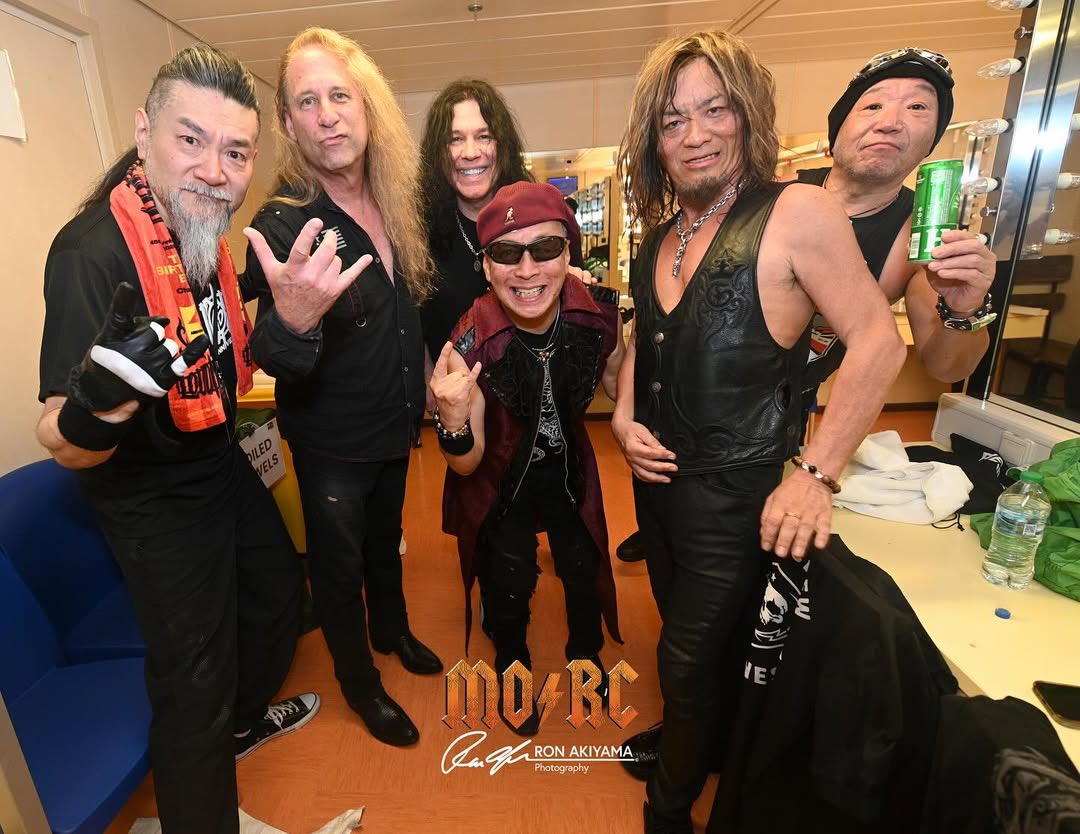 MORC、
Slaughter のマーク &amp; デイナが LOUDNESS と写真撮ってる!
たぶん LOUDNESS シアターステージ後!
instagram.com/p/DXVUW8QADcC/…