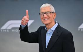 RandomstuffA2Z's tweet image. End of an era at Apple! CEO Tim Cook has stepped down and will become Chairman. John Ternus is set to become the new CEO starting September 2026. Drop your thoughts and share this with the Apple community.

#TechNews #TimCook #AppleLeadership #RandomStuffA2Z