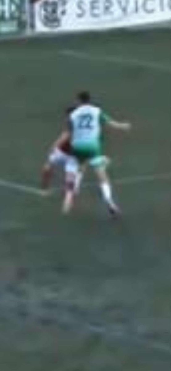 FutbolFerrol's tweet photo. Un penalti fuera del área y un recital de tarjetas contra el equipo verde alejan al Somozas del play-off contra un rival directo como el Estradense, el descontento con las decisiones arbitrales provocaron un total de 10 tarjetas y 3 expulsados solo para los visitantes… https://t.co/HnTfqCmKCB