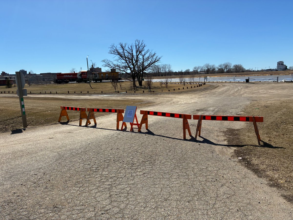 CityBrandon's tweet photo. ⚠️ Due to overland flood waters, the following areas are temporarily closed:
• Red Willow Pathway (walking bridge)
• Fat bike trail
• Dinsdale Park
Please avoid these areas and follow posted signage. We will share updates as conditions improve and areas are safe to reopen. https://t.co/sBAym3Ezt3
