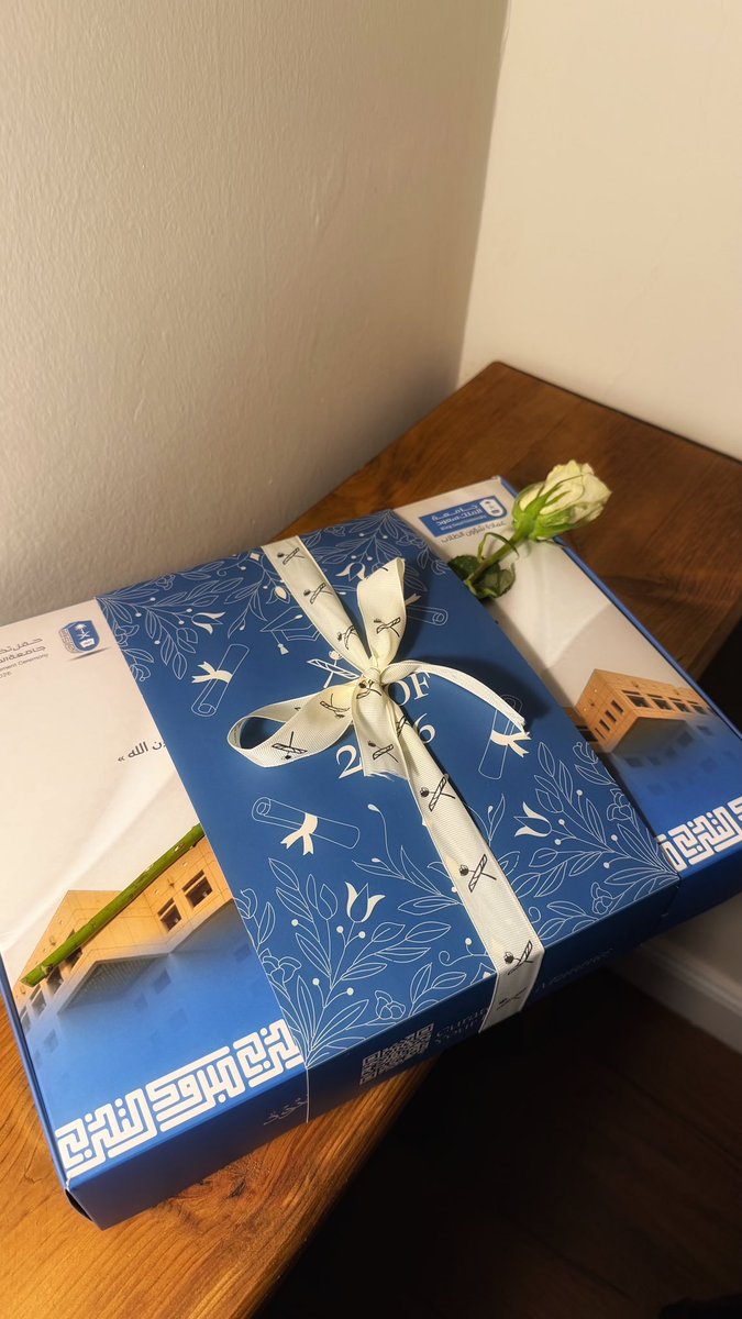 r_serdab's tweet photo. أجمل طلبية وصلتني بحياتي 💙🎓.
#جامعة_الملك_سعود https://t.co/TMLMFexjXO