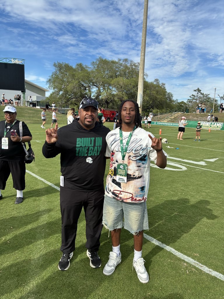 _Darnell13's tweet photo. Had an amazing time at @USFFootball for there spring game. Thank you @CoachEBrooks for the invite! Can’t wait to get back up there during the summer!! https://t.co/8oaVC82qqj