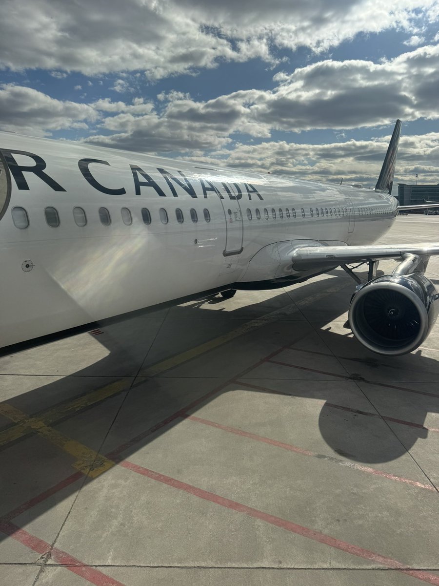 DanMac2014's tweet image. Ok @AirCanada … #LetsGo - #SunnyDays #Holidays #Travel … wait… where we goin? 🤣