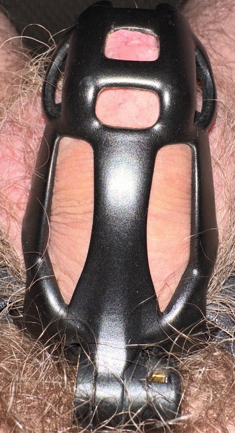 _online_slave_'s tweet photo. I begged her to take me back under her authority, and she kindly agreed, on the condition that I remain locked in chastity for as long as she wants.
I’m so grateful to be locked again and back where I belong. Ready to serve and obey @GlamourMiss4u again! https://t.co/sg0k8yNdH9