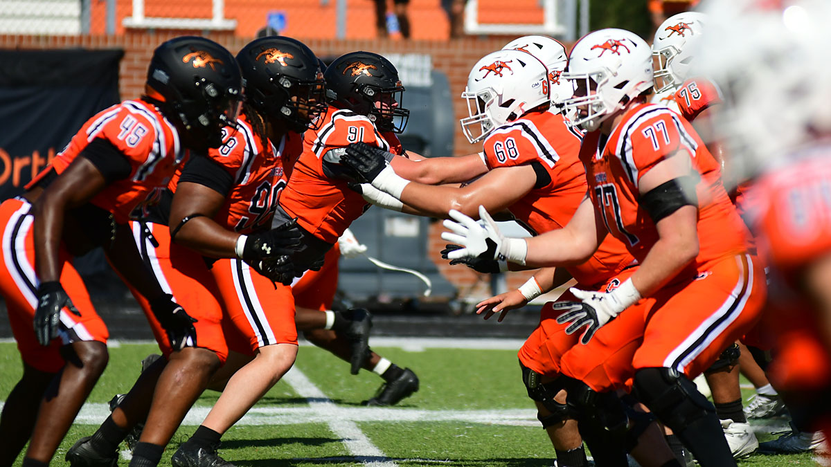 NCFootballNews's tweet photo. Spring college football is winding down. Did you go to a spring game in North Carolina?

What did you see?
What did you like? 

Why will your team be undefeated this season
... or least better than last year? https://t.co/aVydJmEPCv