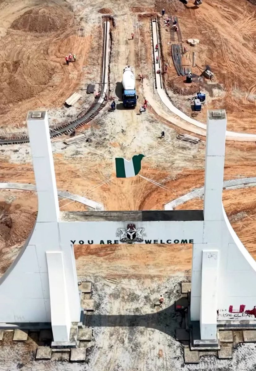 VIC_kutz's tweet image. Progress At Abuja City Gate! 🇳🇬
Julius Berger Is Giving Abuja’s Famous Gateway A Much-Needed Refurbishment. 
A fresh look for the capital is coming!  
Who knows exactly what they're building here abeg.
#Abuja  #CityGate