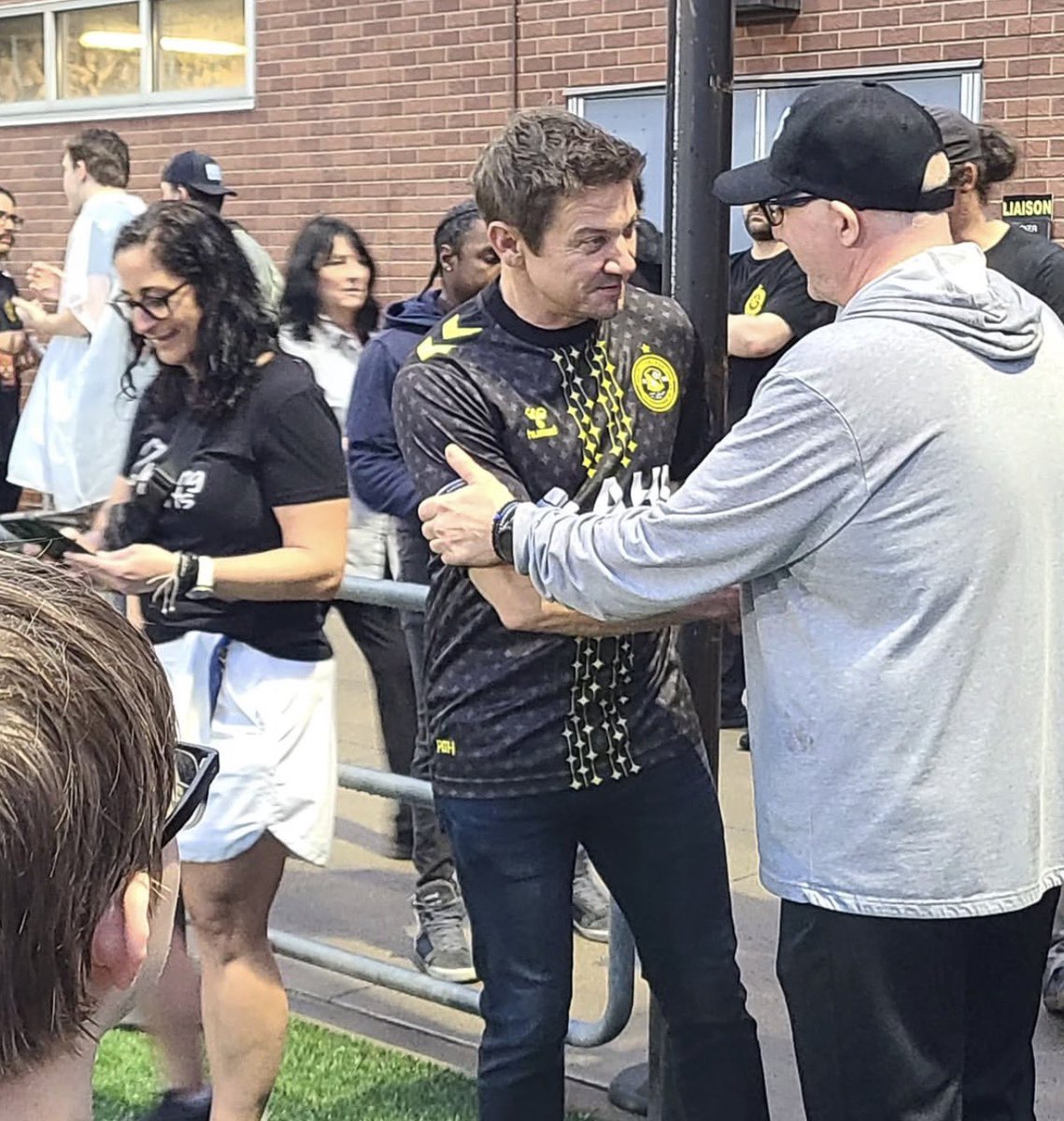 Jeremy Renner tweet media