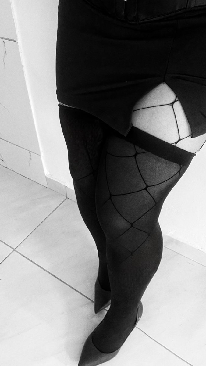 liliamnoxxx's tweet photo. Posso ser sua dama de preto essa noite? 🖤🔥
#CDzinha #CDDiscreta #NoSigilo #FeticheBrasil #Crossdresser #RTBrasil https://t.co/cYxaveR95A