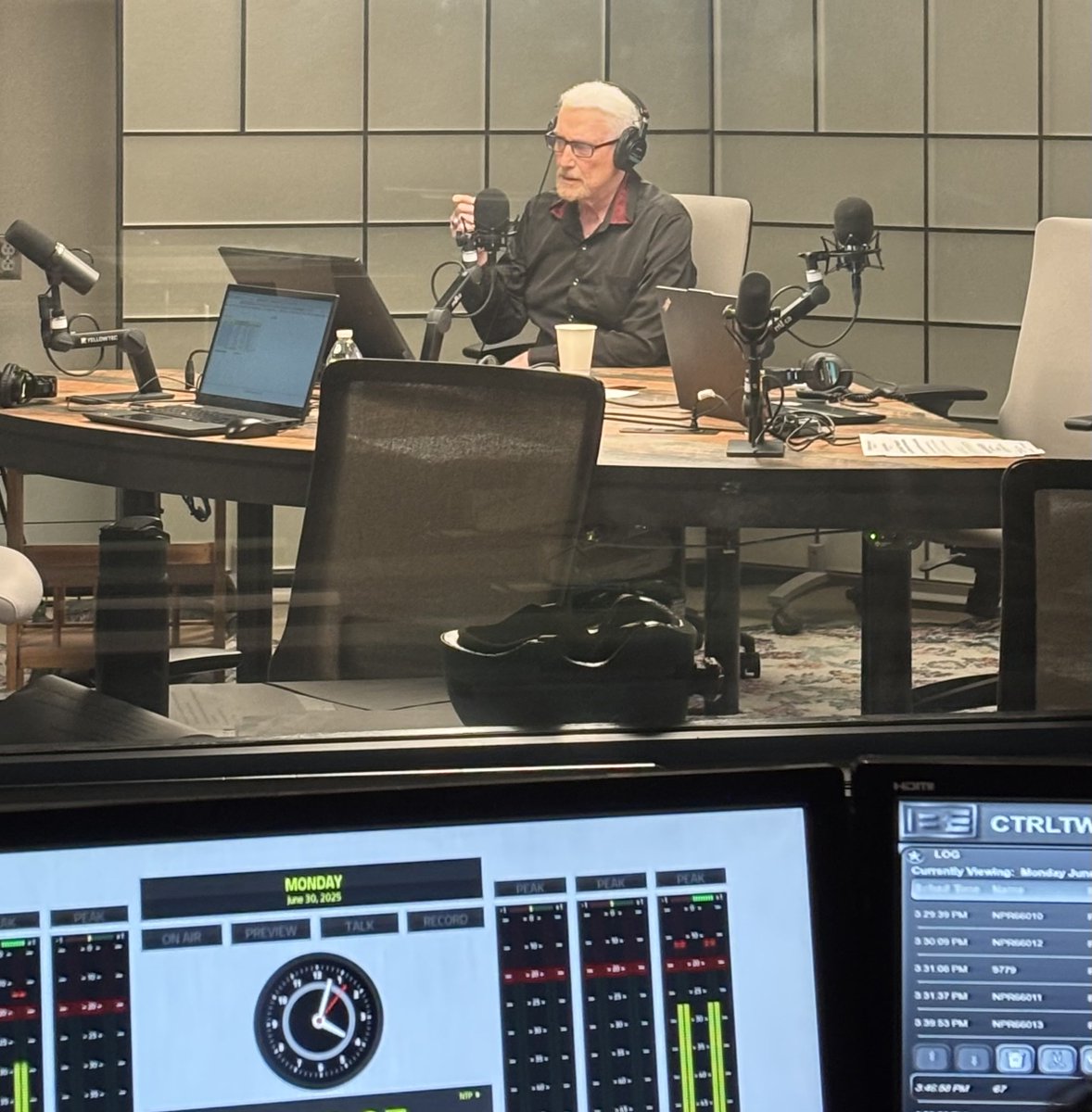 patrickstoner's tweet photo. It’s the close of our radio fundraiser as Tracy Matisak &amp; I are live on air at 90.9FM hopefully making our goal. Join us. 

@patrickstoner #PBS #WHYY #HCA #CCA #PhilaFCC https://t.co/9pOVkTCKqy