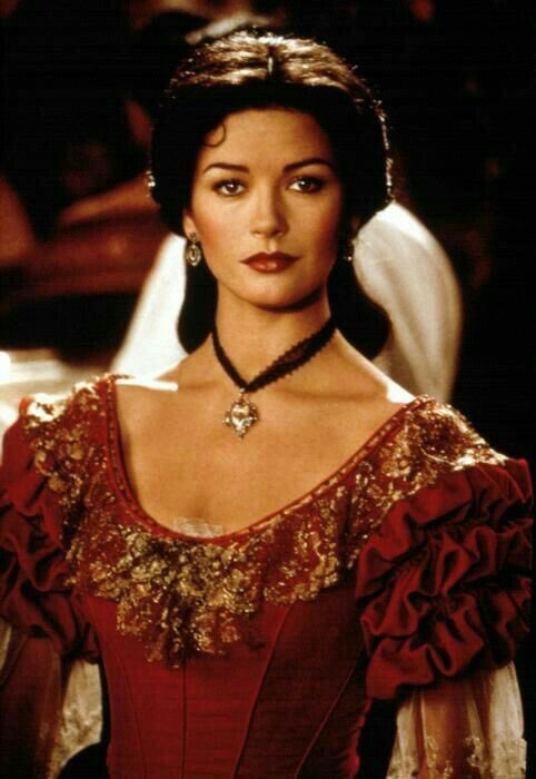 addictionfemme's tweet photo. catherine zeta-jones in 'the mask of zorro' (1998) https://t.co/x8DZ4mMjtl