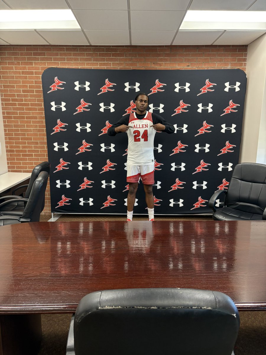 Merle_MakelP's tweet photo. We🔒! #allencc @Coach_Nee @thatboytyre10 https://t.co/WglDtlYdDa