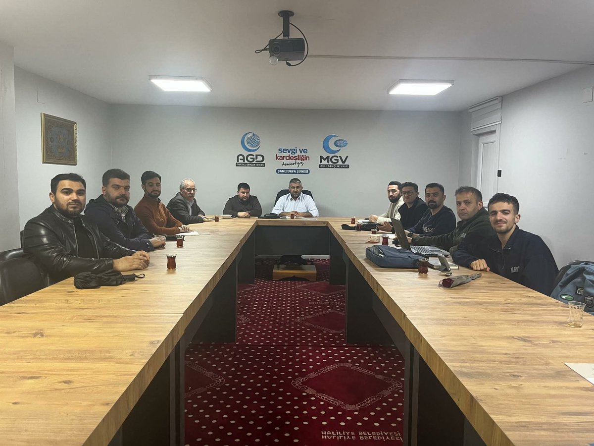 agdsanliurfa's tweet photo. Haftalık yönetim kurulu toplantımız Şube Başkanımız Ramazan GÜNER Başkanlığında ve Komisyon Başkanlarımızın katılımı ile gerçekleştirildi.
Toplantıda; siyeri Nebi sınavı, mahalle çalışmaları ve üniveriste komisyonu gibi ana gündemler ile ilgili çalışmalar değerlendirildi. https://t.co/jvYb4uPnlM